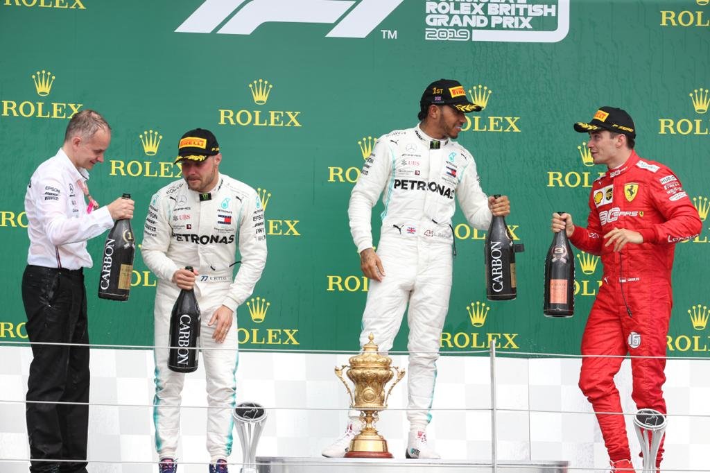 THE F1 CARBON EFFECT: The Trophy Champagne